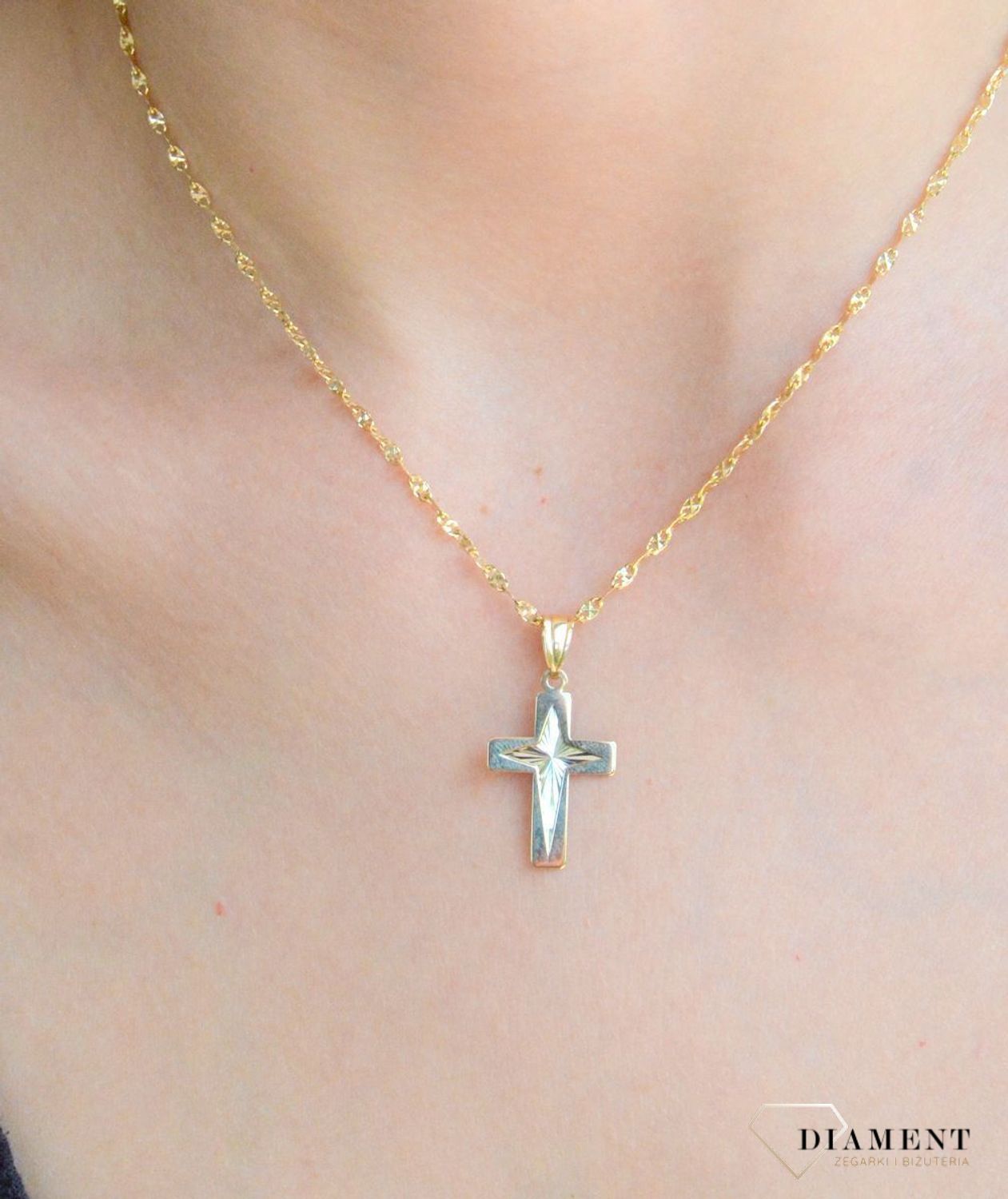 Złota zawieszka krzyż 375 ozdobiona białym złotem ZA 7611 375.jpg